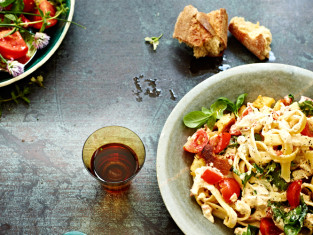 creamy-bruschetta-fettucinne-with-crispy-garlic-croutons